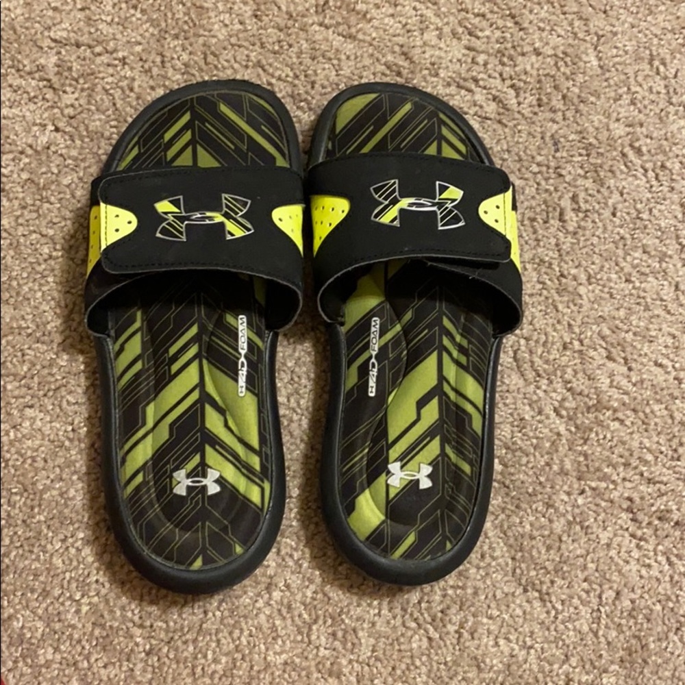 UA Slides Size 4 Youth
